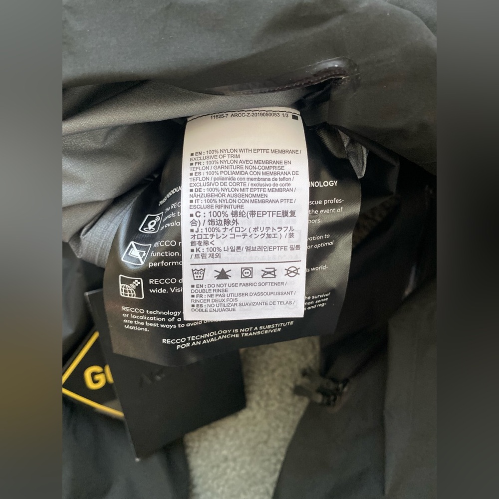 NWT Arc'teryx Men's Beta AR Jacket with Gore-Tex - Picture 10 of 15